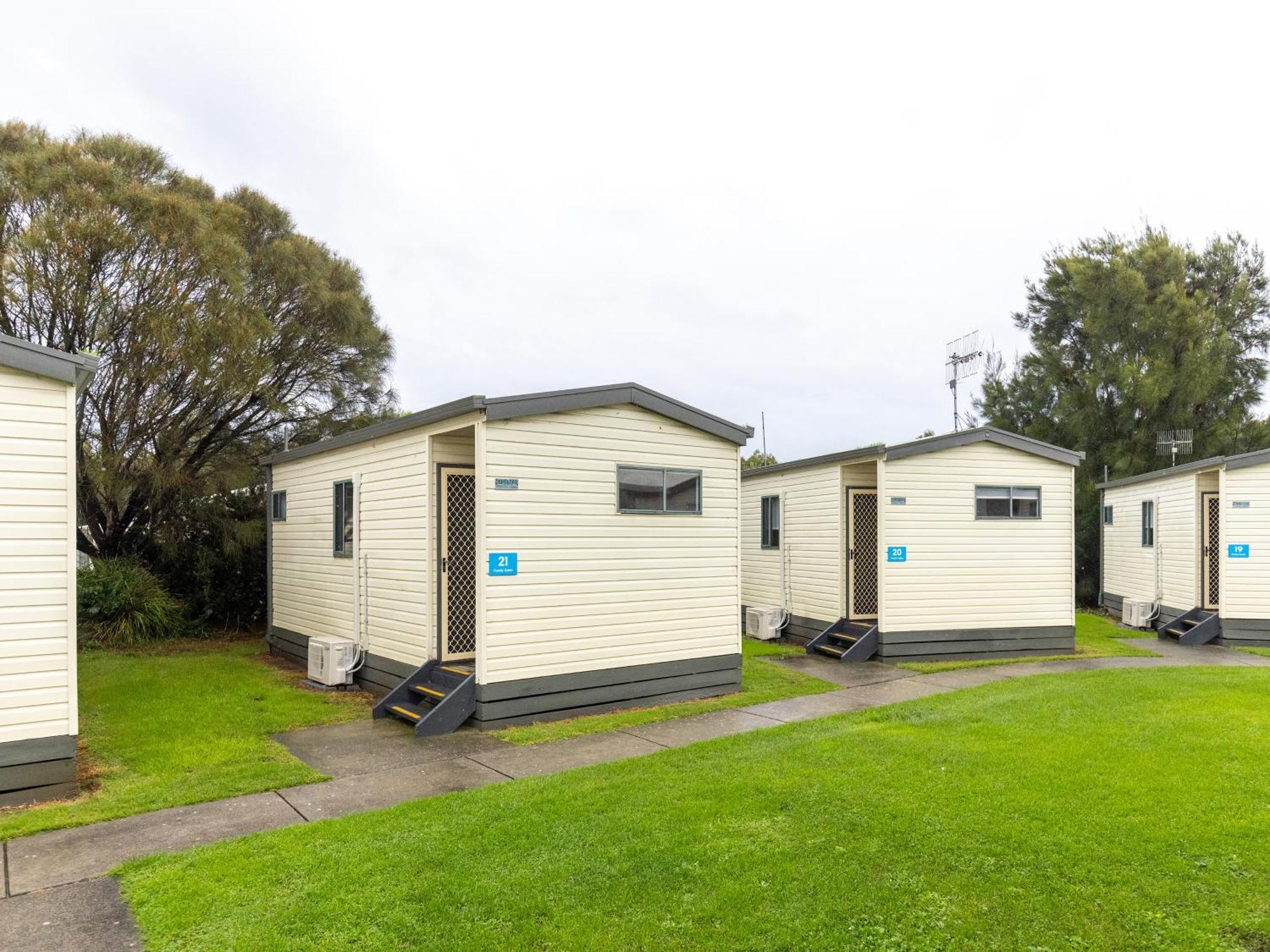 Nrma Warrnambool Riverside Holiday Park חדר תמונה