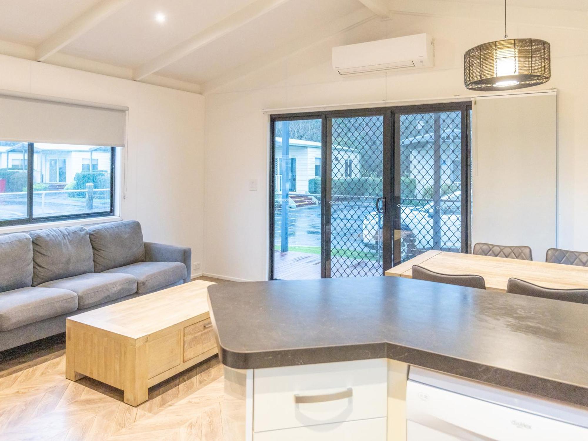 Nrma Warrnambool Riverside Holiday Park חדר תמונה